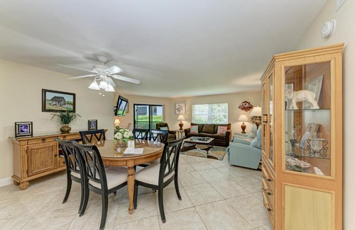 Whitney Beach Apartment | Sea Grape Inn 2- BEACHFRONT Property