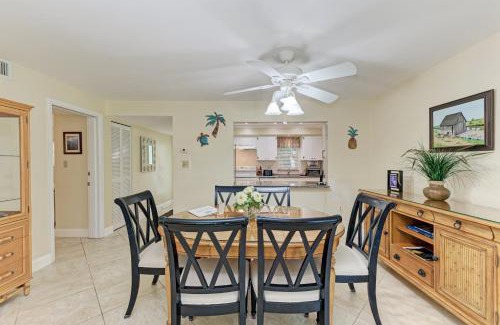 Whitney Beach Apartment | Sea Grape Inn 2- BEACHFRONT Property