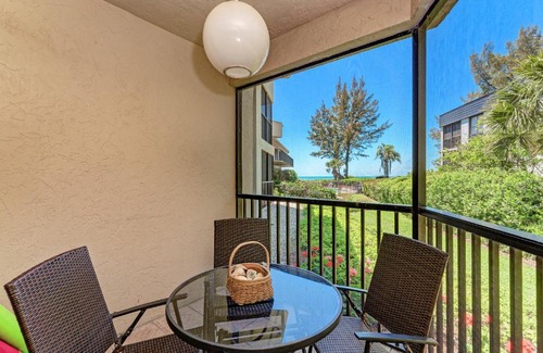 Whitney Beach Apartment | Sea Grape Inn 3 - BEACHFRONT Property