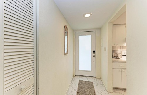 Whitney Beach Apartment | Sea Grape Inn 3 - BEACHFRONT Property