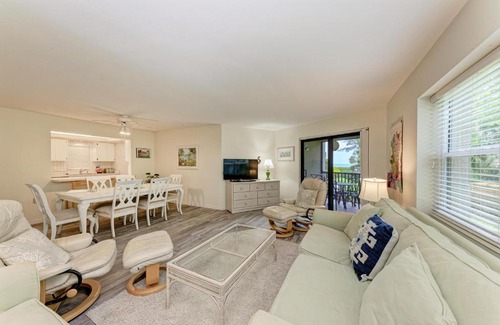 Whitney Beach Apartment | Sea Grape Inn 3 - BEACHFRONT Property