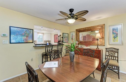 Whitney Beach Apartment | Sea Grape Inn 4- BEACHFRONT Property