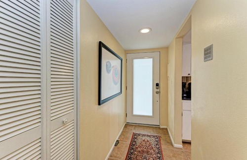 Whitney Beach Apartment | Sea Grape Inn 4- BEACHFRONT Property