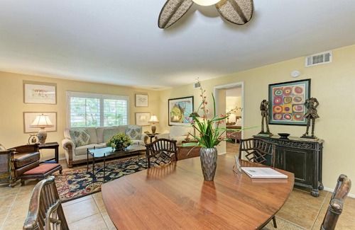 Whitney Beach Apartment | Sea Grape Inn 4- BEACHFRONT Property