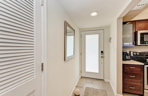 Whitney Beach Apartment | Sea Grape Inn 5- BEACHFRONT Property