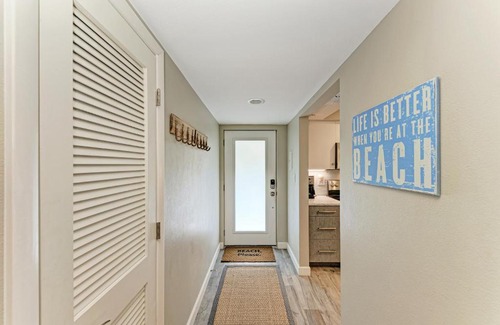 Whitney Beach Apartment | Sea Grape Inn 6- BEACHFRONT Property