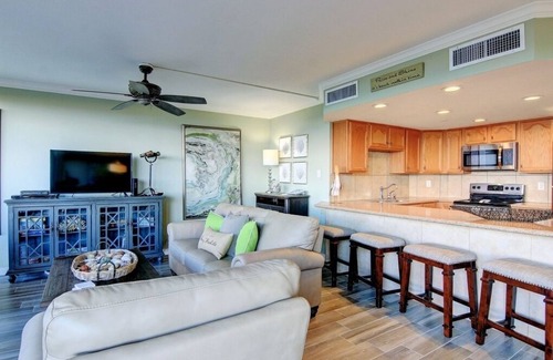 Port Aransas Condo | Sea Gull #102: Beachfront 2 Bedroom 2 Bathroom With Spectacular Views and 24 Hour Management