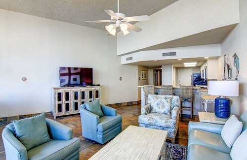 Port Aransas Apartment | Sea Gull #1110L: Beachfront 2 Bedroom 2 Bathroom With Spectacular Views and 24 Hour Management