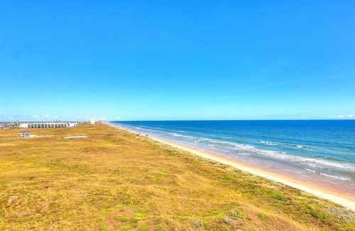 Port Aransas Apartment | Sea Gull #903L: Beachfront 1 bed 1 Bathroom With Spectacular Views and 24 Hour Management