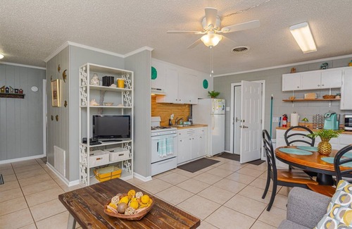 Lamar Condo | Sea Gun Bayhome 128 | Copano Bay Access + Pool!