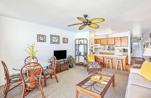 Wailua House Lots Condo | "Sea Haven: Oceanfront Getaway with Breathtaking Views at Wailua Bay View 305!"