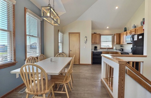 Buxton Cottage | Sea Horse- Oceanside- Only a short Walk to Beach- Community Pool & Spa