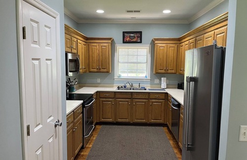 Oceanmarsh Subdivision House | Sea Island Cotton (Golf Cart & Internet) 2 car passes with full-week rental!
