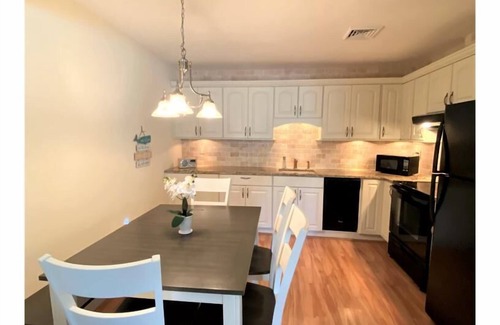 Village Green Condo | Sea Isle City - Situated midway between Historic Cape May and the "Always Turned On" Atlantic City