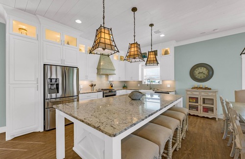 Crystal Beach House | Sea It All | Beachfront | 2 King Primary's