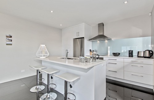 Mangawhai Heads Cottage | Sea It All On Devon - Mangawhai Holiday Home
