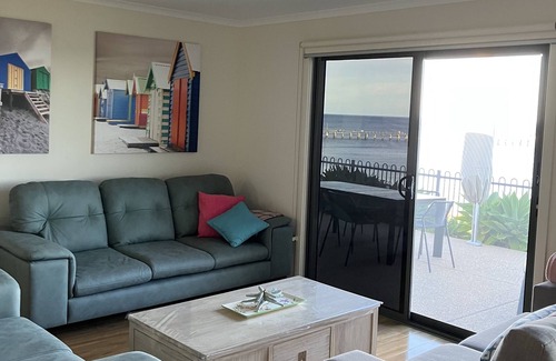 Yorke Peninsula House | Sea-la-vie Relax to an all day sea view 2 min walk to beach, playground and pub