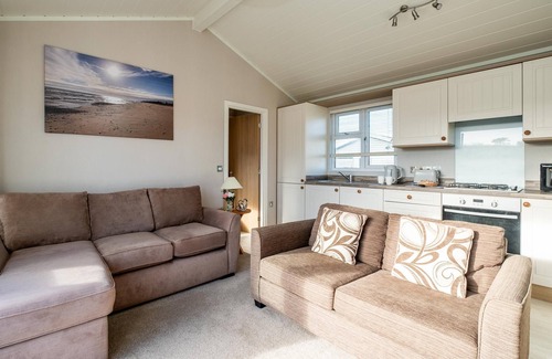 Leiston Cottage | Sea La Vie - sleeps 4 guests in 2 bedrooms
