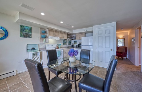 District of North Vancouver House | Sea 'n Sand - Deep Cove Waterfront- Kayaks! 5 day weekly rentals .