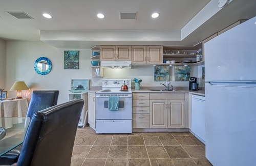 District of North Vancouver House | Sea 'n Sand - Deep Cove Waterfront- Kayaks! 5 day weekly rentals .
