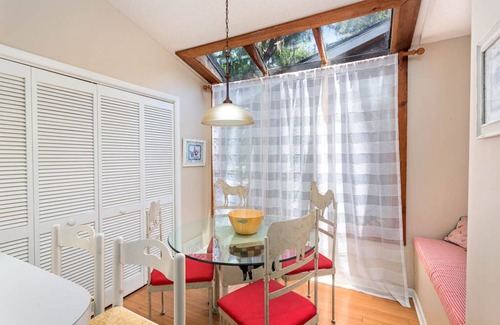 St. Simons Island House | Sea Palms Resort Beautiful Quaint House- Designer Touches