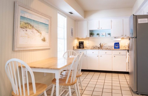 Holmes Beach Condo | Sea Pirate 7 2/1 Condo Pool Just Steps To Beach