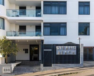 Sea Point Apartment | Sea Point Retreat with Pool and Ocean Views