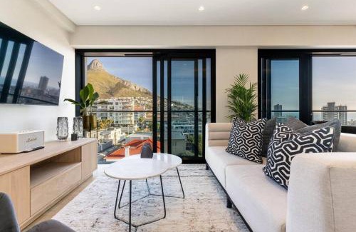 Sea Point Apartment | Sea Point Retreat with Pool and Ocean Views