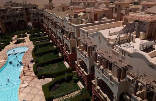 Zafarana Apartment | Sea-poolside Lasirena Chalet in An Sokhna
