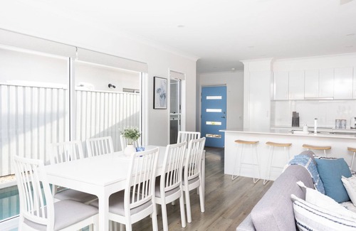 Kingscliff House | Sea Poppy - Beachside 4 Bedroom home with pool