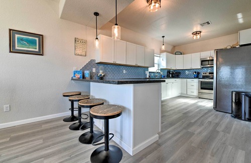 Freeport House | 'Sea Shell Chalet': Oceanfront Surfside Beach Gem