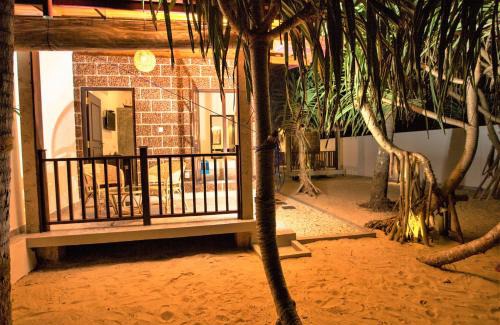 Hikkaduwa Villa | Sea Shell Villa Hikkaduwa 2 Separate Cabanas Ocean Front Villa