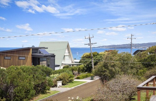 Skenes Creek House | Sea Sunrise - Ocean Views & Walk To Beach *New Listing 2020*