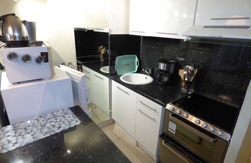 Le Brusc Apartment | Sea view, 10 minuts of the beach