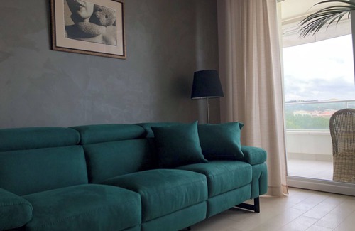 Roseto degli Abruzzi Condo | Sea View 1-bedroom condo with a balcony in Roseto degli Abruzzi with WiFi, AC