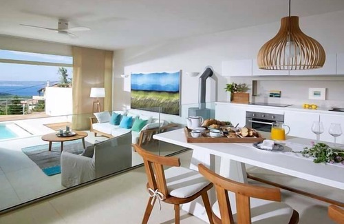 Kokkinon Khorion Villa | Sea View 3 bedroom villa with a heated pool