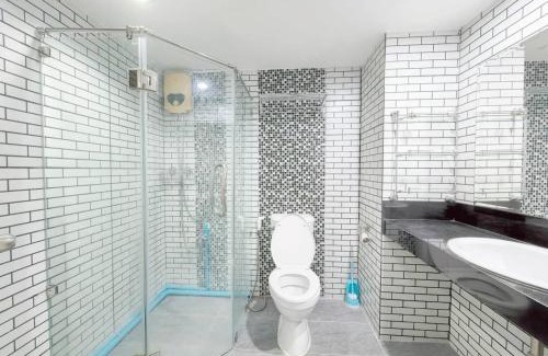 Ban Bang Saen Apartment | Sea View and Hill View Room for 6 Guests, Bangsaen Royal Beach by Cozy Corner