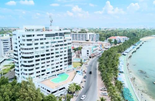 Ban Bang Saen Apartment | Sea View and Hill View Room for 6 Guests, Bangsaen Royal Beach by Cozy Corner