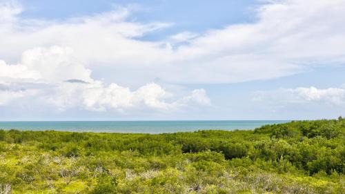 Tavernier House | Sea View and Sunrise Top Floor Ocean Pointe 2412