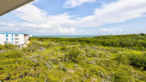 Tavernier House | Sea View and Sunrise Top Floor Ocean Pointe 2412