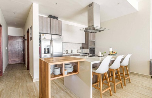 El Tezal Apartment | Sea view Apartment in Vista Vela 1 close by Costco.