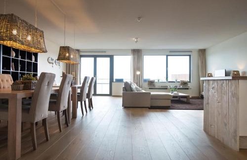 Vissershaven Apartment | Sea view Apartment in Den Haag with Balcony
