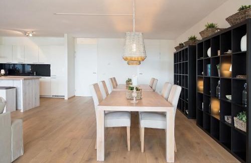 Vissershaven Apartment | Sea view Apartment in Den Haag with Balcony
