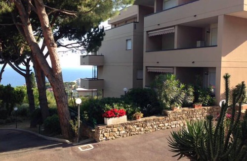 Sanremo Apartment | Sea view apartment with breathtaking communal pool terrace and garden