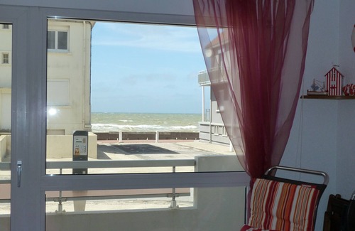 Fort-Mahon-Plage Apartment | Sea view at Fort Mahon Plage in the Somme studio 4 people