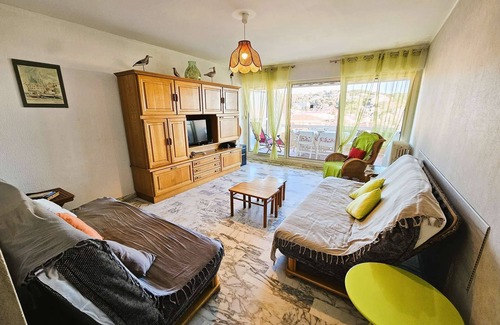Saint-Mandrier-sur-Mer Apartment | Sea view at the heart of the village, Access to Marina, beaches .