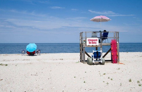 Mattituck House | Sea view beach house North Fork Vineyards Farm Stands Your own Private Beach!
