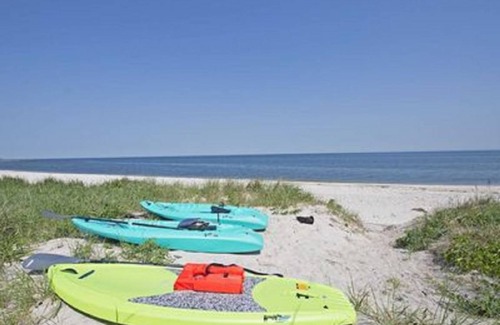 Mattituck House | Sea view beach house North Fork Vineyards Farm Stands Your own Private Beach!