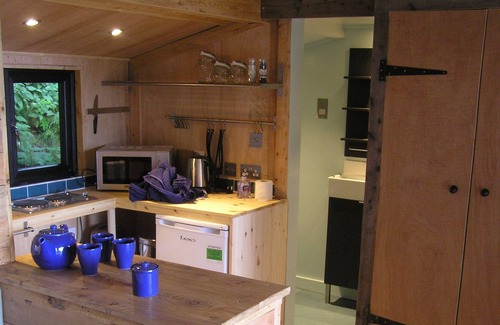 North Queensferry Cabin | Sea view Cabin in secluded rural setting near Edinburgh