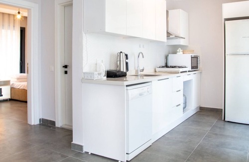 Akbuk Apartment | Sea View Flat with Shared Pool 5 min to Beach